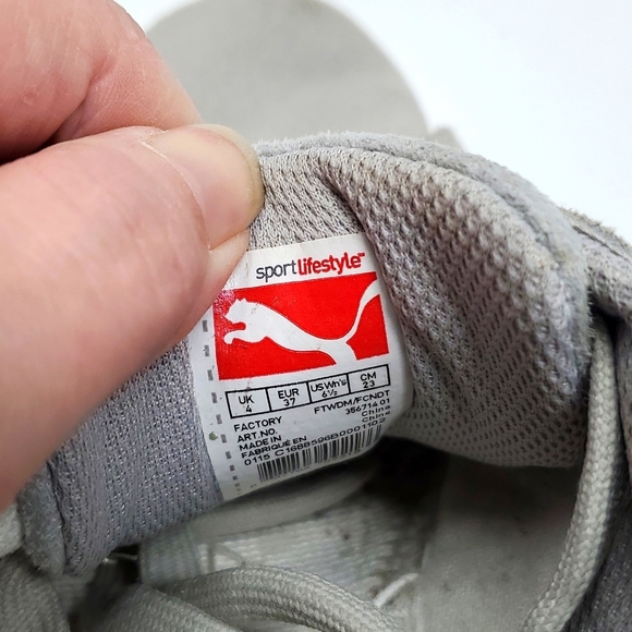 Women's Puma Size 6.5 Sneakers - Picture 6 of 9